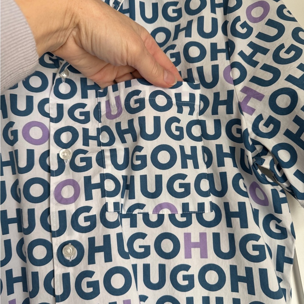 HUGO Men's Blue and Purple Graphic Straight fit Shirt M Logo print Festival